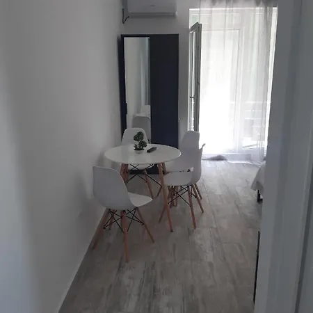 Tudor Mamaia Sat Apartman